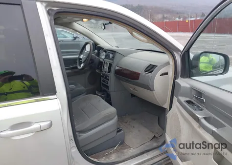 2010 Chrysler Town & Country Lx from USA, damaged, VIN 2A4RR4DE8AR309727